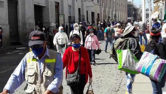 ​Arequipeños se aglomeran en calles, tras reactivación de actividades y habilitación del transporte