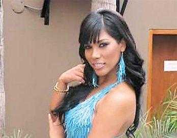 Karen Dejo indignada por fotos de Magaly TeVe