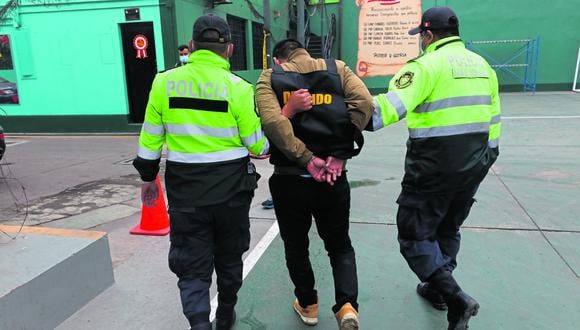 Mujer pide ayuda a gritos y policías detienen al agresor. (Foto referencial: GEC)