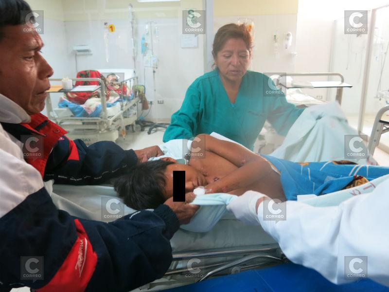 Niño llega a hospital con extraño mal que le lacera la piel (VIDEO)