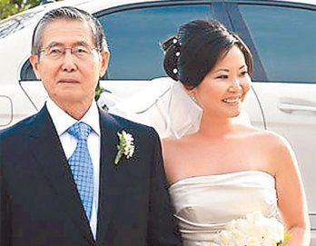 Del brazo de su padre