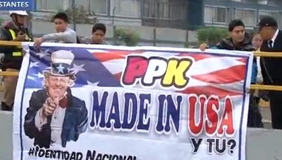 San Isidro: Jóvenes protestan contra Pedro Pablo Kuczynski