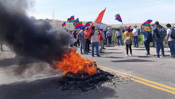 Pobladores de Sánchez Cerro bloquean la carretera Panamericana Sur