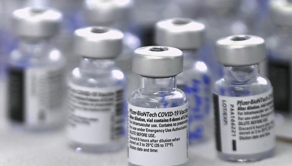 Archivo. Estados Unidos se convierte en el primer país en aprobar completamente la vacuna de Pfizer. (Photo by Luis ACOSTA / AFP)