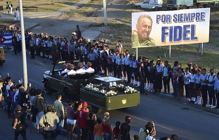Fidel Castro fue enterrado y Cuba entra en una nueva era (Fotos y video)