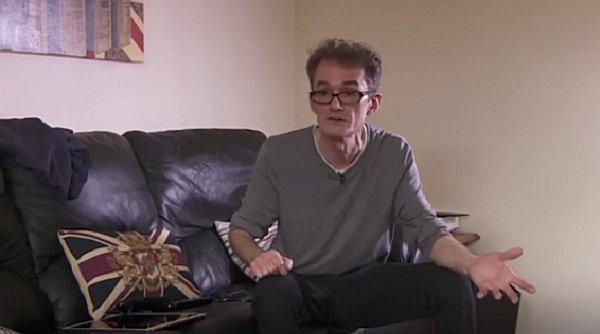 ​¡No lo creerás! Se cansó de esperar un turno de atención y se operó a sí mismo