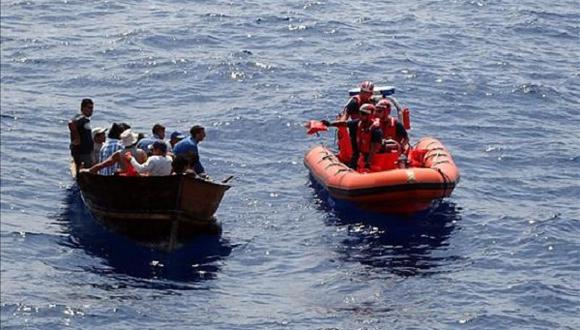 EE.UU. repatría a 38 cubanos interceptados en el mar