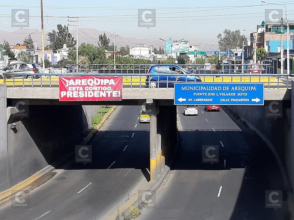 Aparecen letreros de apoyo a Presidente Vizcarra (FOTOS)