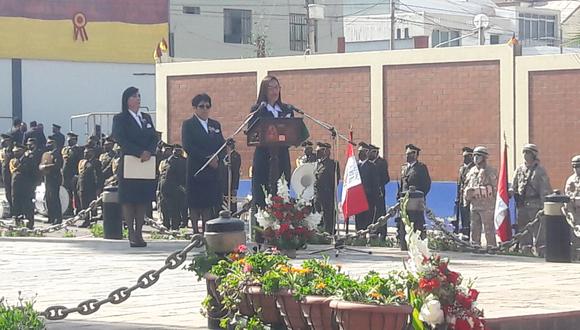 Ceremonia de homenaje a la mujer tacneña se cumplió en la Plaza 28 de Agosto. (Foto: Adrian Apaza)