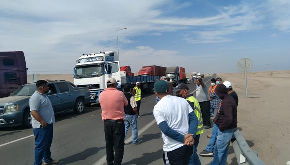 Camioneros chilenos bloquearon el acceso de vehículos de carga pesada que transitan al Perú desde Arica.