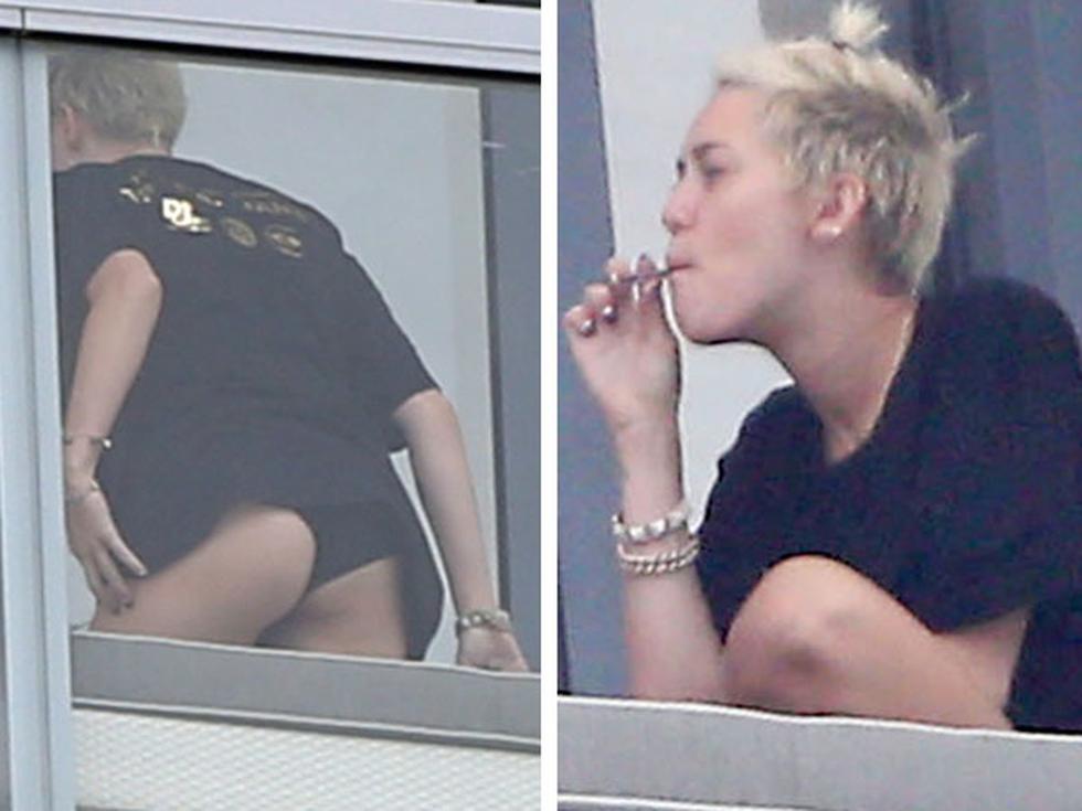 Miley Cyrus deja ver su calzón mientras fumaba en hotel