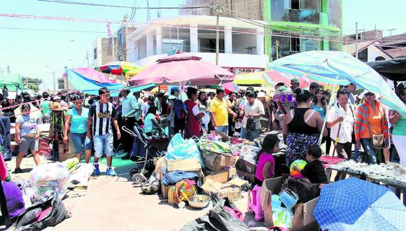 Ica: Comerciantes llegan hasta la plaza de armas