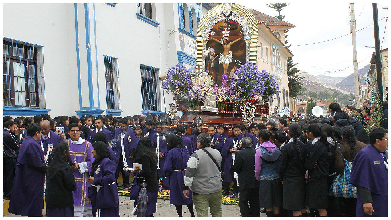 Tarma rinde homenaje al Señor de Los Milagros 