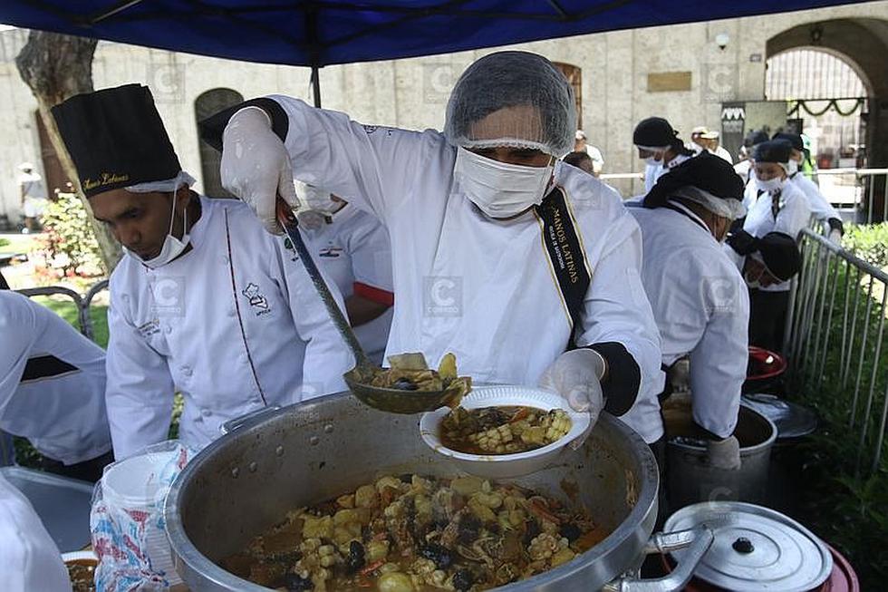 Más de mil personas degustaron el típico plato de chaque de tripas (FOTOS)