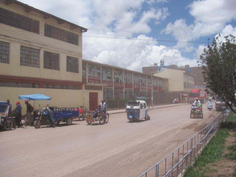 Estudiantes del JAE esperan reconstrucción de colegio
