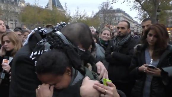 Facebook: Musulmán pide abrazos en París y esto es lo que pasa
