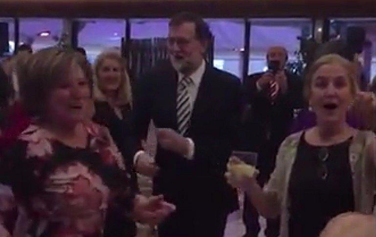 Mariano Rajoy sorprende a invitados de boda bailando "Mi gran noche" de Raphael (VIDEO)