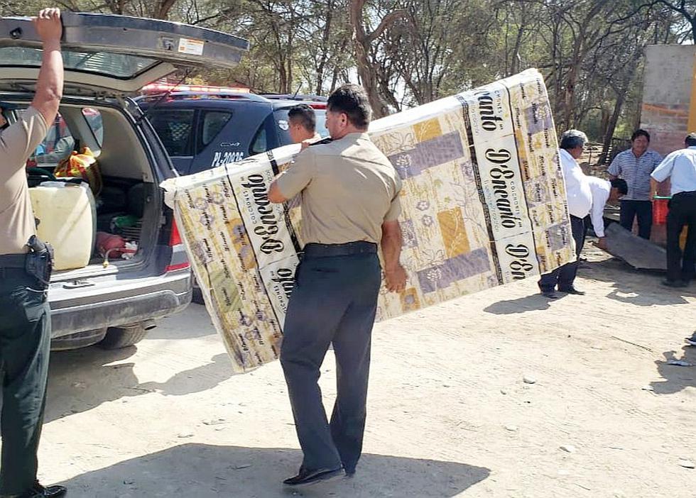 Policías llevan ayuda humanitaria a familia damnificada en Rinconada Llicuar