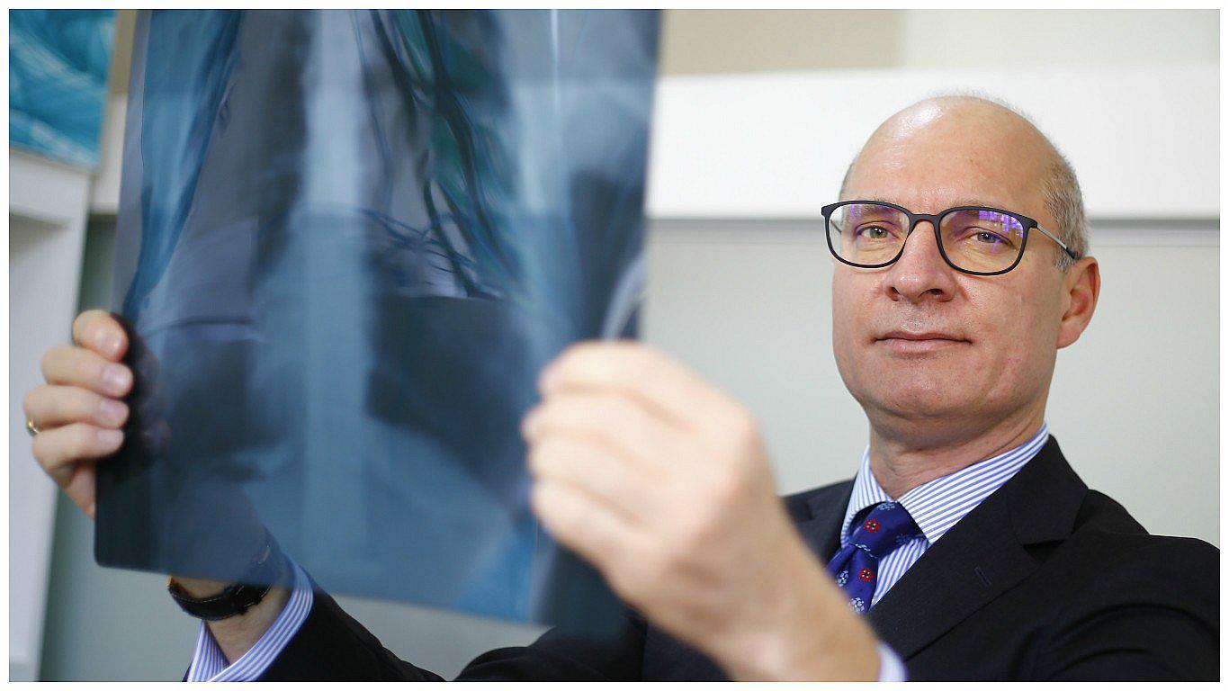 José Luis Castro: “Se debe lograr un buen manejo de los casos iniciales de TBC”