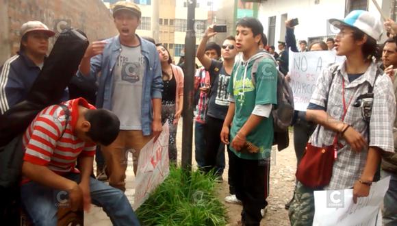 Huancayo: jóvenes rapean en Quechua contra Alan García (VIDEO)