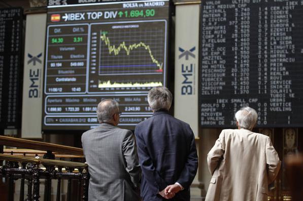 Bolsas europeas abren con fuertes caídas tras desplome de mercados chinos