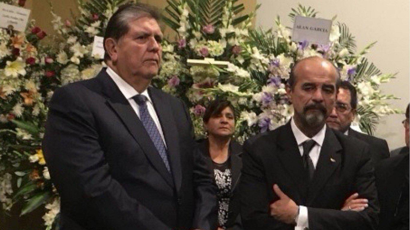 Alan García y Partido Aprista ofrecieron sus condolencias a Mauricio Mulder por el fallecimiento de su madre