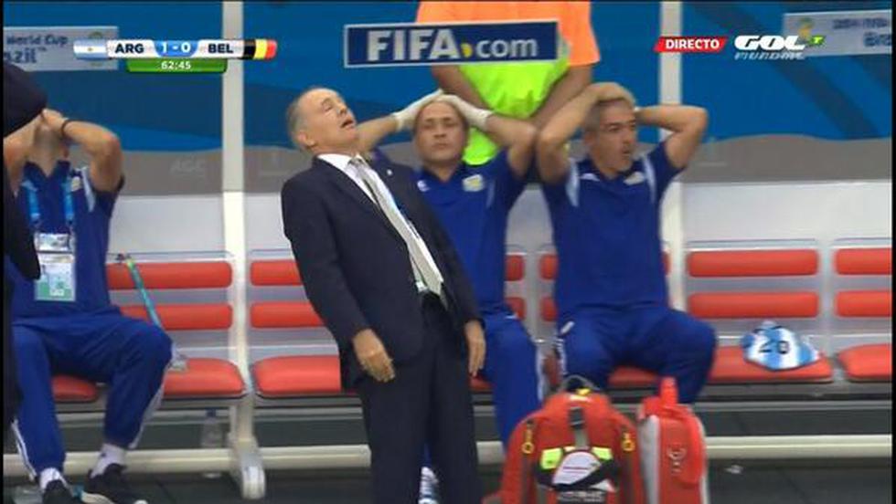 Brasil 2014: Cibernautas crean divertidos memes por blooper de Sabella que casi cae al piso (Fotos)