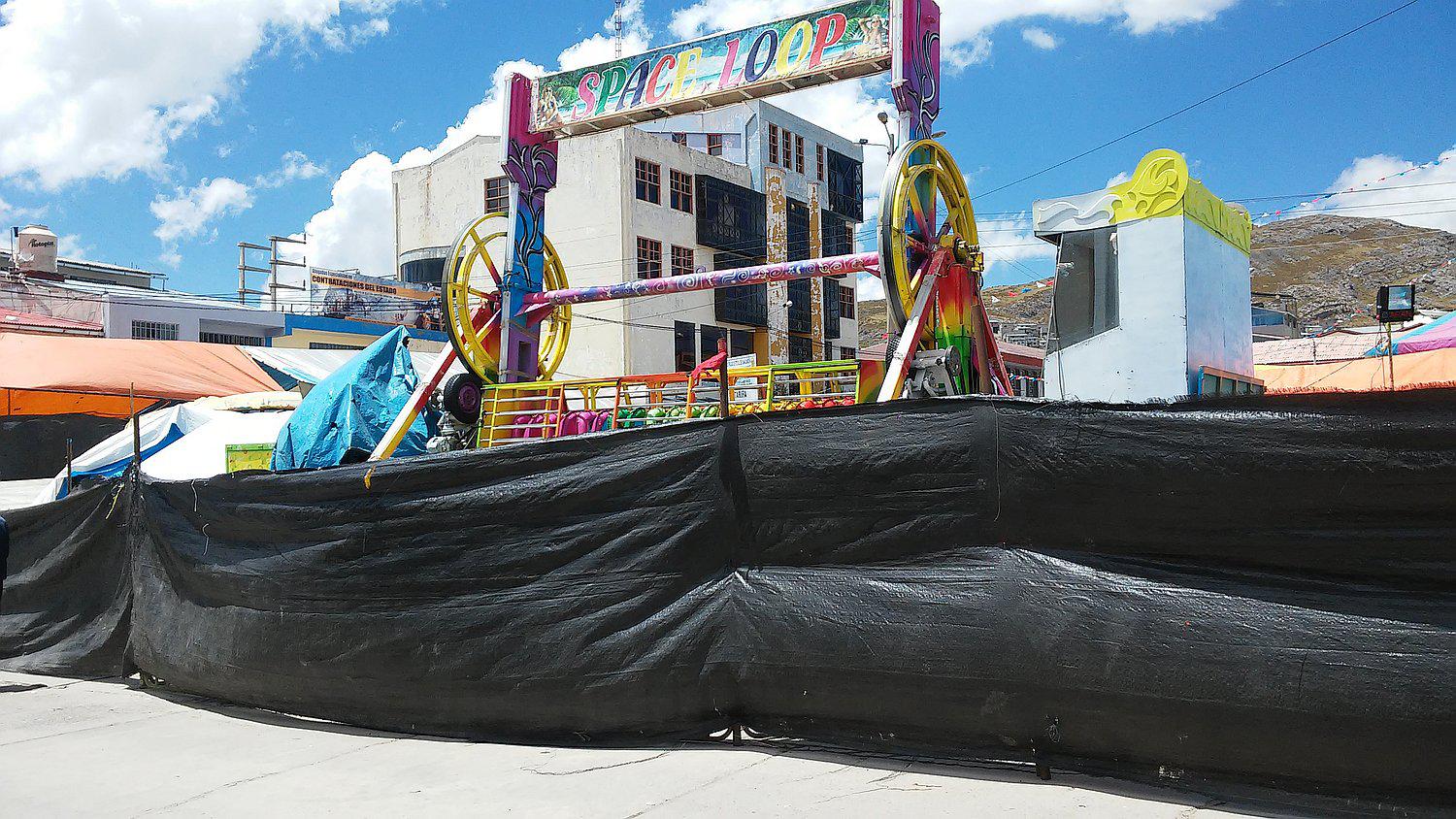 NIña  sufre aparatosa caída de un juego mecánico y resulta ilesa