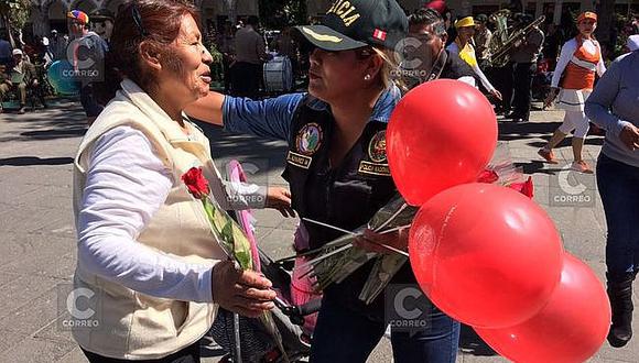 Arequipa: PNP sorprende así a mamás en la Plaza de Armas (VIDEO)