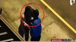Sereno de Miraflores besó a mujer que intervenía durante el Día de San Valentín y terminó separado de la función (VIDEO)