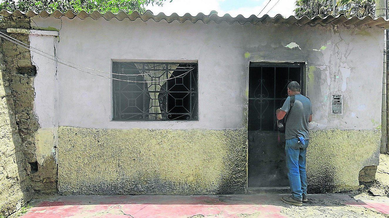 Dejan bomba molotov en vivienda de Tumaneño  