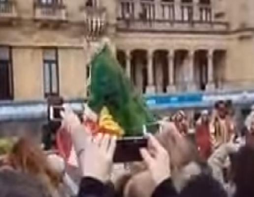 ​YouTube: Mago Melchor cae en plena procesión