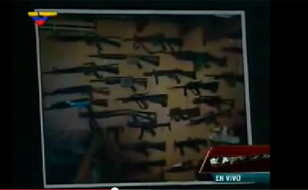 Diosdado Cabello muestra "las armas" del general Vivas y resultan ser de juguete