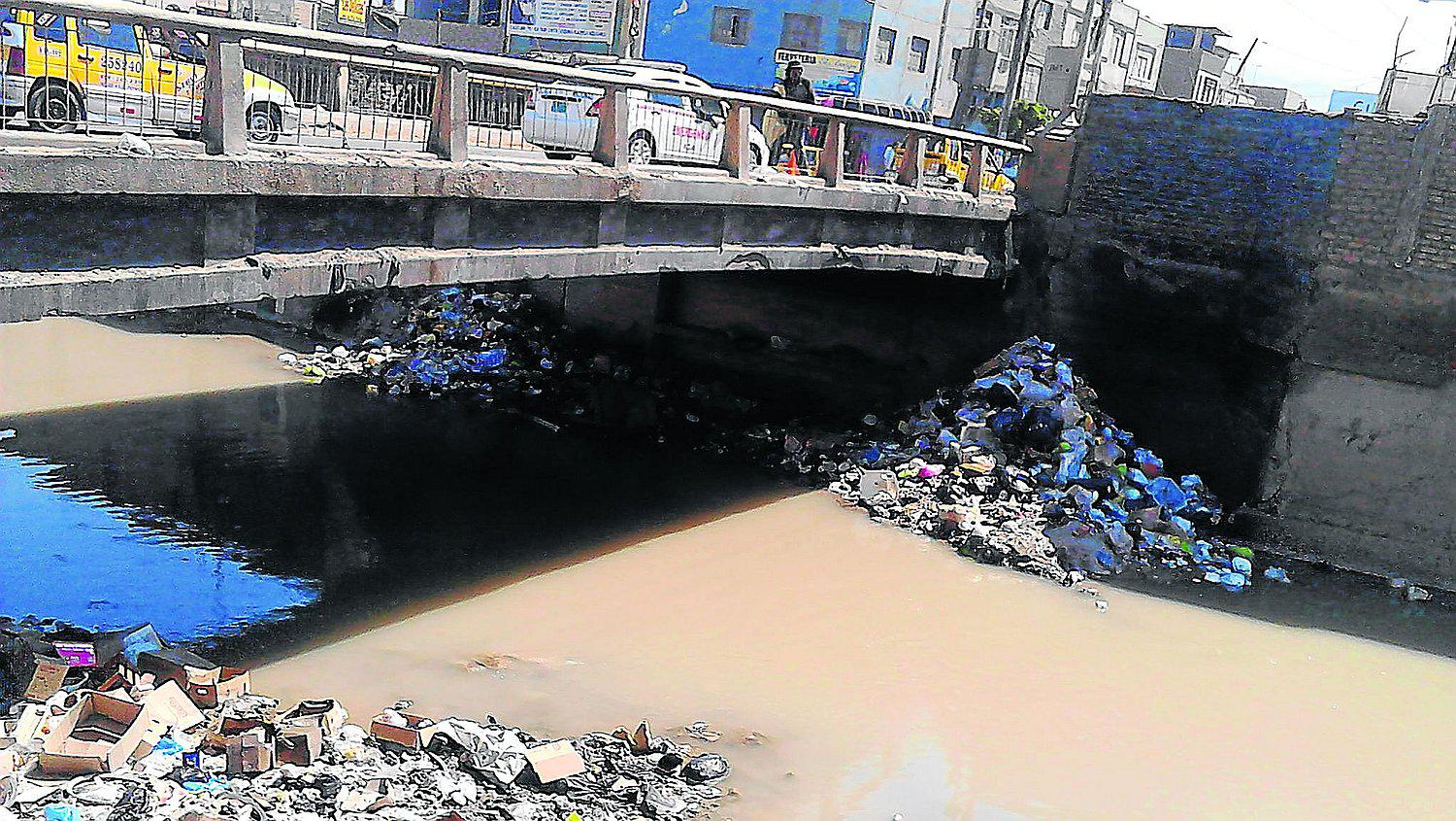 El río Ica es  un botadero de basura