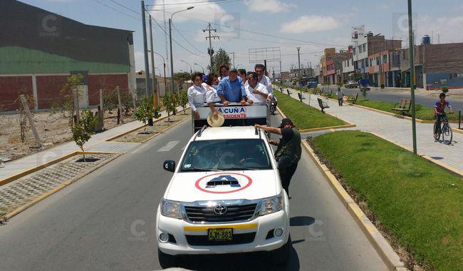 César Acuña visita La Joya y El Pedregal como parte de su campaña