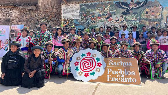 Sarhua cuenta con 64 artesanos entre los cuales resaltan el amauta Primitivo Evanan y Marciano Berrocal quienes en los años 2013 y 2021 respectivamente, recibieron el reconocimiento Joaquín López Antay por sus Tablas de Sarhua.