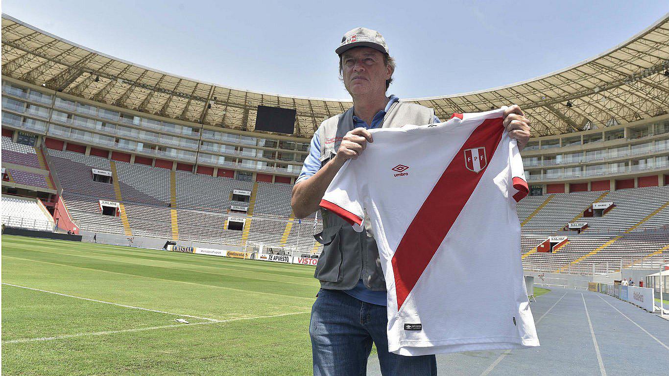 Ministro Carlos Basombrío pide ganar a la selección y a los hinchas donaciones