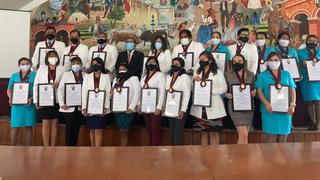 Condecoran a médicos de tres hospitales por su labor en la pandemia