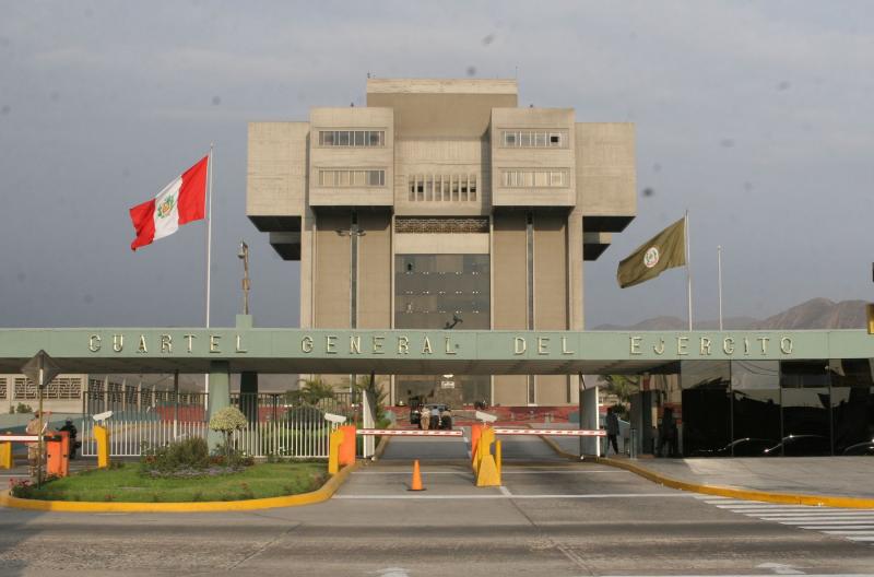 Trabajadores de la Marina de Guerra exigen beneficios al Ministerio de Defensa