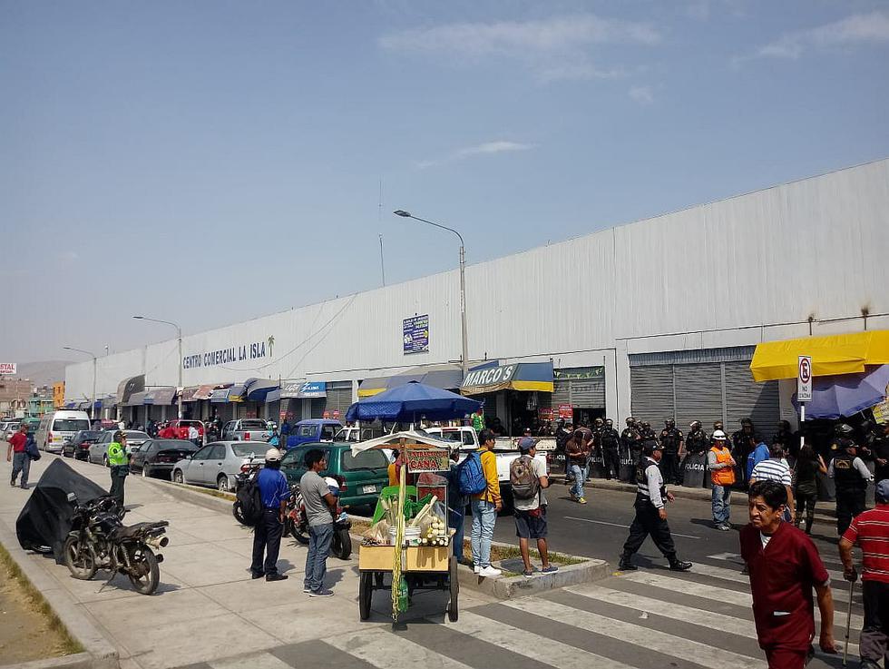 Clausuran centro comercial La Isla por falta de permisos en Arequipa (FOTOS)