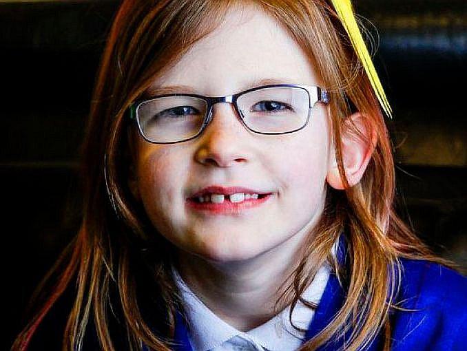 Sorprendente: Conoce a la niña que no siente dolor ni hambre (FOTOS)