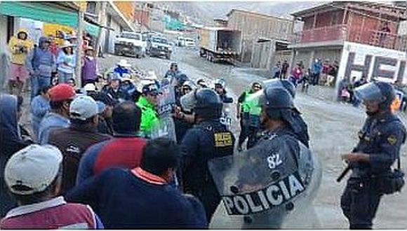 Pobladores de Secocha y policías se enfrentan por cobro de peaje a labores mineras