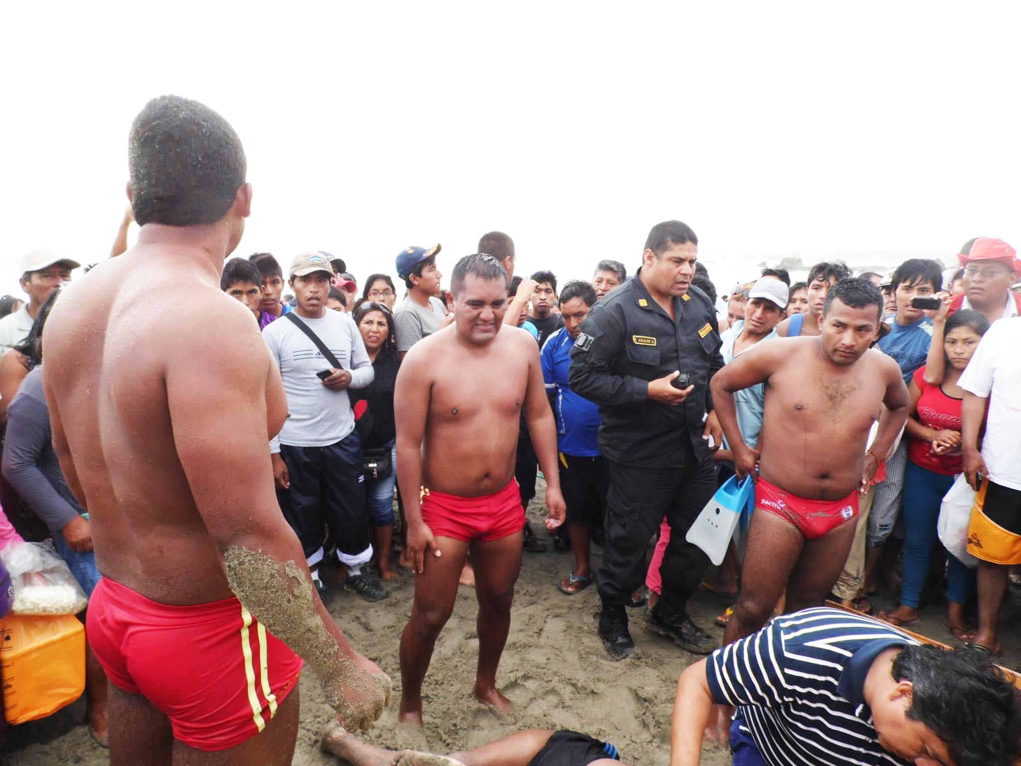 Rescatan a ingeniero en playa Los pingüinos de Marcona
