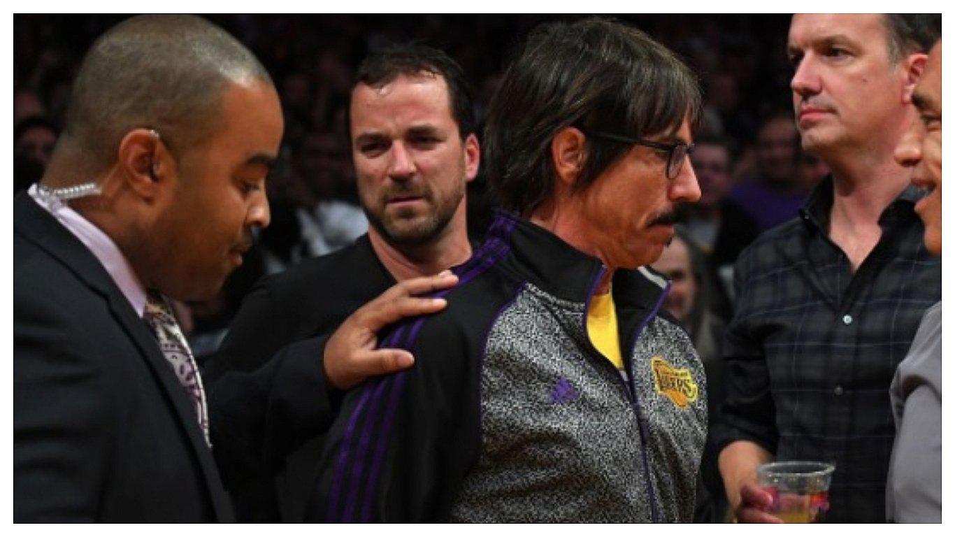 ​Red Hot Chili Peppers: Anthony Kiedis fue expulsado de un partido de la NBA (VIDEO)