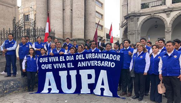 Pobladores participaron en izamiento en la Plaza de Armas de Arequipa (Foto: GEC)