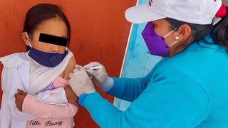 Piden a padres vacunar a sus hijos contra la neumonía en los centros de salud de Huancavelica