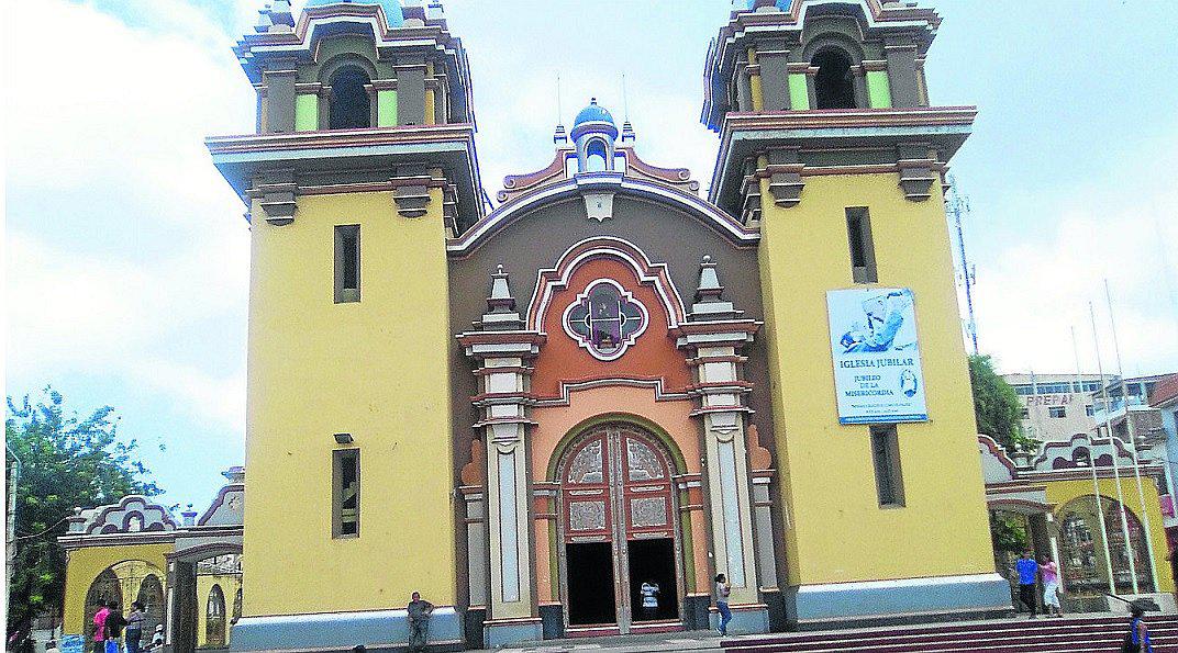 Tumbes: La iglesia en peligro de derrumbarse