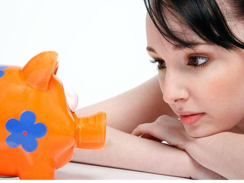 ¿Se puede ahorrar estando endeudado?