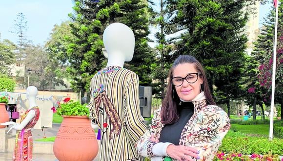 La talentosa diseñadora habla de su oficio e invita hoy a su bazar “Glamour To Go” que se desarrollará en el Puericultorio Pérez Aranibar