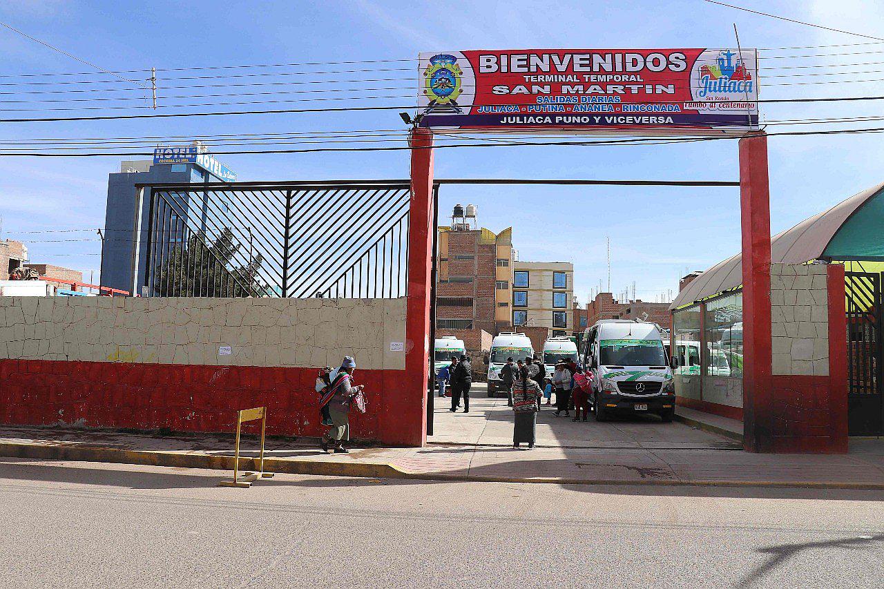 Reubican vehículos de ruta Juliaca-La Rinconada en San Román 
